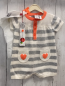 Preview: 2tlg Boboli neu Playsuit + Beutel Gr. 62  grau weiß gestreift orange Bund & Herzen Strick