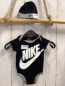 Preview: 2tlg Nike  Body + Mütze  Gr. 74  schwarz weiße Schrift grauer Bund 