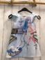 Preview:   Kleid  Gr. 104  hellblau Struktur Mädchen mit Schlitten mit weißer Katze 