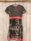 Preview: Desigual  Kleid  Gr. 158/164  grau schwarzer Druck mit Blumen + rosa Streifen + Bund mit roten Blumen 