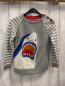 Preview: Mini Boden  Pullover  Gr. 122  grau Strick grau weiß gestreifte Ärmel Hai 
