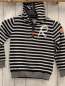Preview: Retour Pullover  Gr. 122/128  schwarz hellgraue Streifen Strick kapuze 