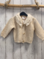 Preview: zara Strickjacke Gr. 80  beige abtrennbarer Lochmusterkragen