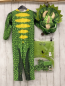 Preview: 4tlg  Karnevalkostüm Gr. 110  hellgrün grau Dino Overall Mütze Handschuhe Stulpen 