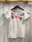Preview:   T-Shirt  Gr. 140  weiß Blumen mit goldenen Pailetten Rüschenärmel mit Lochstickerei