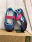 Preview: neu Kamik  Halbsandalen  Gr. 30  hellblau blau pink Riemen bunte Dreiecke Karton vorhanden 