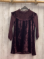 Preview: Next  Kleid  Gr. 122  brombeere Oberteil mit Blumenstickerei Rüschenkragen Rock + Schulterbereich aus Samt 
