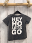 Preview: H&M  T-Shirt  Gr. 74  grau Wappen weiße Schrift 