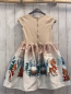 Preview: H&M  Kleid  Gr. 122/128  beige Oberteil große Schleife weiß beige Rock mit Rehen Tannenbäumen Häuser Unterrock