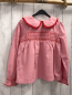 Preview: Mini Boden  Bluse  Gr. 152  rosa gesmokter Brustbereich mit roten Herzen großer Kragen mit roten Rüschenbund 
