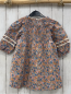 Preview: Zara  Kleid  Gr. 104  beige bunte Blumen Oberteil gesmokt weiße Wellenstreifen auf den Ärmeln 