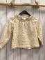 Preview: Zara  Bluse  Gr. 116  beige schwarze Blumen gesmokt Ausschnitt mit Zackennähten 