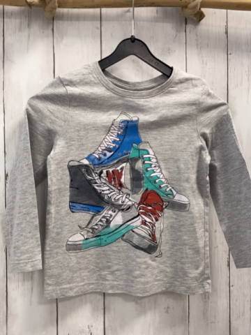   Langarmshirt Gr. 116  hellgrau bunte Schuhe 
