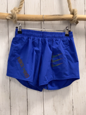 nike  Sportshorts  Gr. 134/140  lila graue Schrift 
