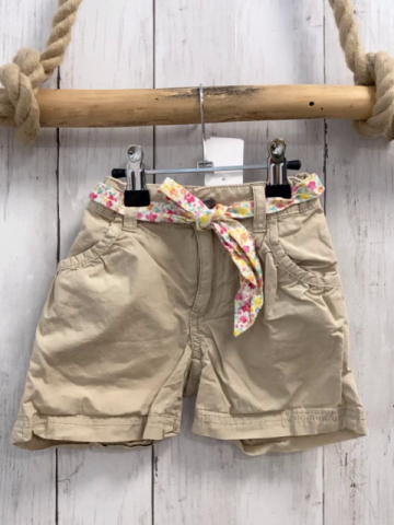 H&M  Shorts  Gr. 104  beige weißer Blumengürtel 