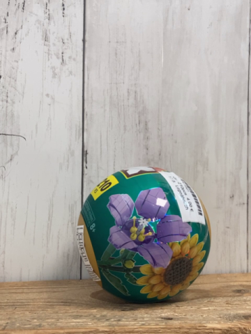  Plastikspielzeug 210pcs  Blume aus Klemmbausteinen in grün goldener Kugel