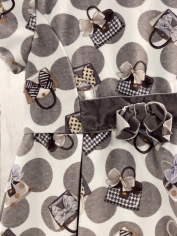 Mayoral  Kleid  Gr. 128  weiß Samt graue Punkte Taschen mit Schleifen 