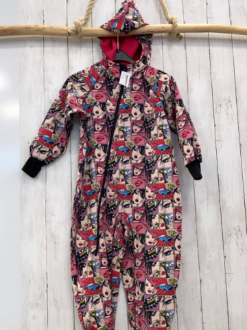 Ielm  Softshelloverall Gr. 116  bunte Comicbilder schwarzer Bund 