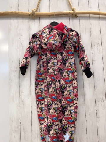 Ielm  Softshelloverall Gr. 116  bunte Comicbilder schwarzer Bund 