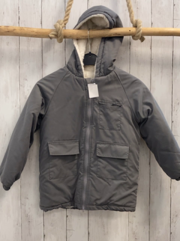  Jacke Gr. 122  grau weißes Plüschfutter