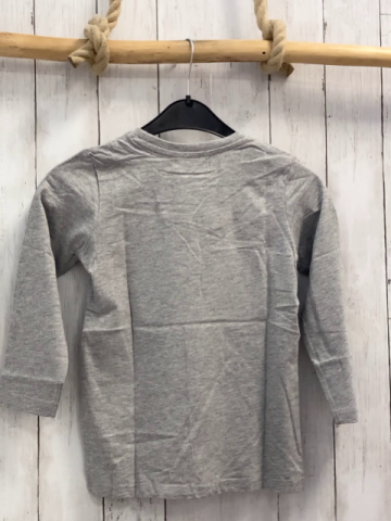 neu Glo Story  Langarmshirt  Gr. 116  grau Dinos auf Skateboard Schrift 