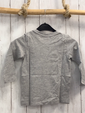 neu Glo Story  Langarmshirt  Gr. 98  grau Dinos auf Skateboard Schrift 