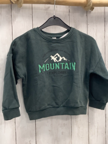 neu  Pullover  Gr. 104  grün weiße Berge Schrift NP 15,99 € 