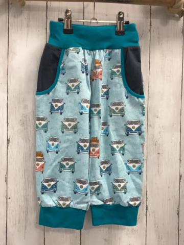 Babauba  Shorts  Gr. 122  mint bunte VW-Busse türkis Bund + Saum graue Tascheneingriffe 