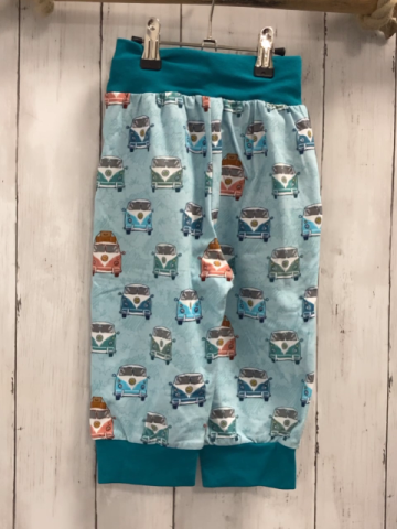 Babauba  Shorts  Gr. 122  mint bunte VW-Busse türkis Bund + Saum graue Tascheneingriffe 