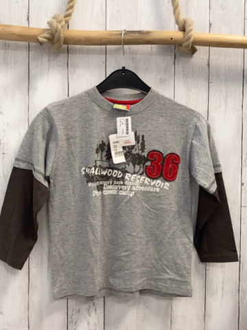 neu  Langarmshirt  Gr. 116  grau Jeep Elch Schrift braune Ärmel 