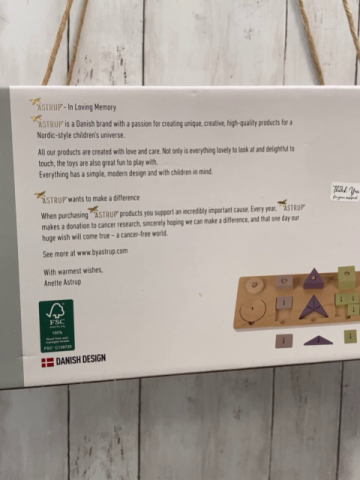 Astrup  Holzspielzeug Platte mit Steck- + Puzzleteilen 