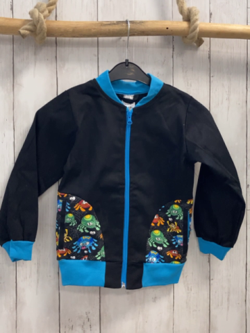 neu Babauba Sweatjacke Gr. 110  schwarz hellblauer Bund bunte Spinnen