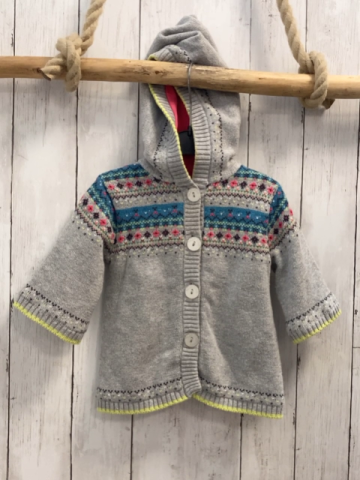 Natalys Strickjacke Gr. 68  grau buntes Muster grüner Bund