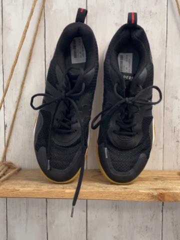 Decathlon  Schuhe  Gr. 45  schwarz weiße Sole 