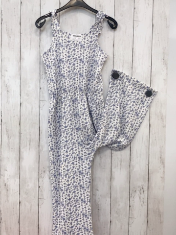   Kurzoverall Gr. 140  weiß Struktur hellblaue Blumen