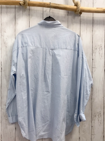 zara Bluse Gr. XL  hellblau Aufnäher