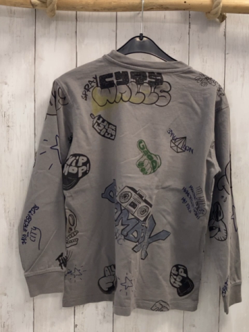 Zara  Langarmshirt  Gr. 140  hellgrau Totenschädel Schrift kappen ua 