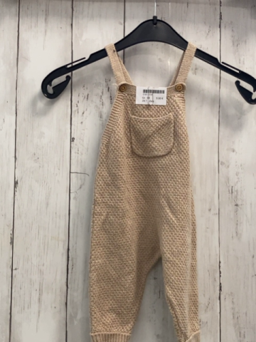 Zara  Latzhose  Gr. 68  sand Strick 