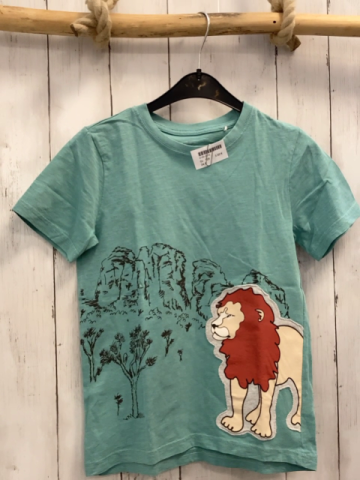   T-Shirt Gr. 128  mint Löwe graue Felsen + Bäume 