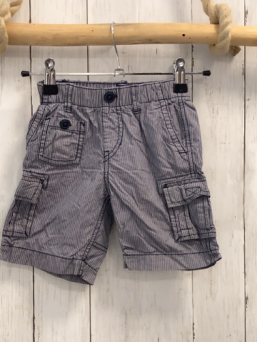 GAP  Shorts  Gr. 92  grau weiße Streifen aufgesetzte Taschen 