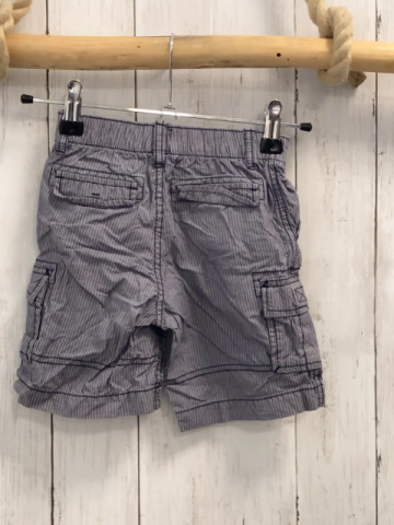 GAP  Shorts  Gr. 92  grau weiße Streifen aufgesetzte Taschen 