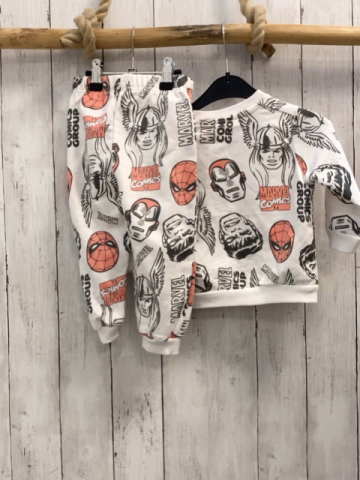 2tlg neu  Pullover + Jogginghose  Gr. 86  weiß Marvel Schrift + Figuren 