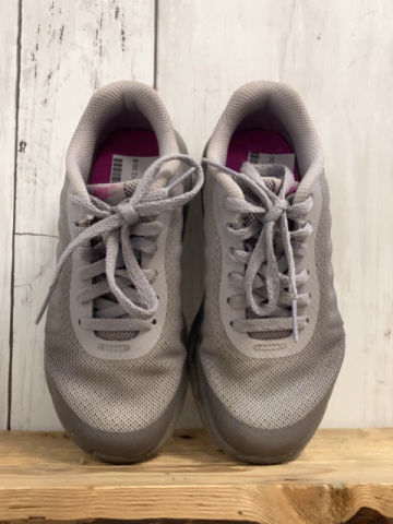 Nike  Schuhe  Gr. 28,5  grau hellgrau lila Logo