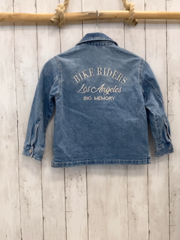 Zara  Hemd  Gr. 122  hellblau Jeans weiße Schrift 