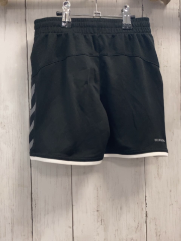 Hummel Sportshorts Gr. 116  schwarz weiße Pfeile + Schrift