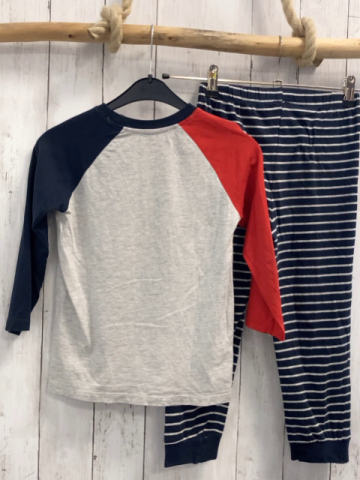 2tlg  Schlafanzug  Gr. 110  grau Feuerwehr Schrift blau/roter Ärmel + blau weiße Streifen