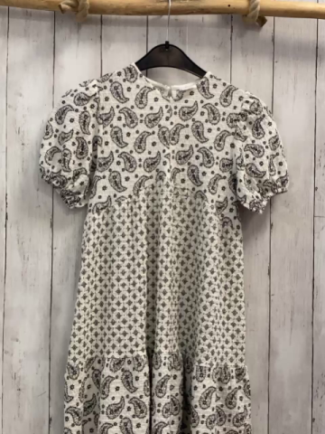 Zara  Kleid  Gr. 140  weiß schwarzer Druck Struktur 