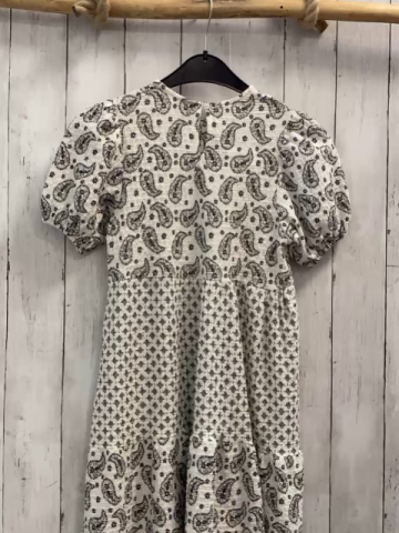 Zara  Kleid  Gr. 140  weiß schwarzer Druck Struktur 