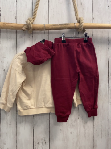 2tg De Facto Pullover + Hose Gr. 86  rot beige weiße Schrift