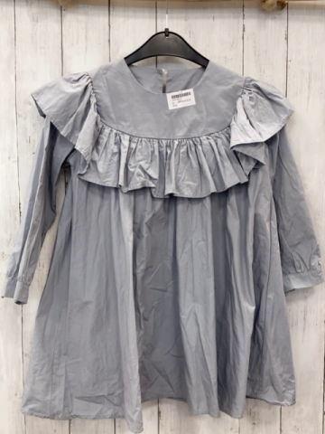  Kleid  Gr. 134/140  hellgrau Rüschen 